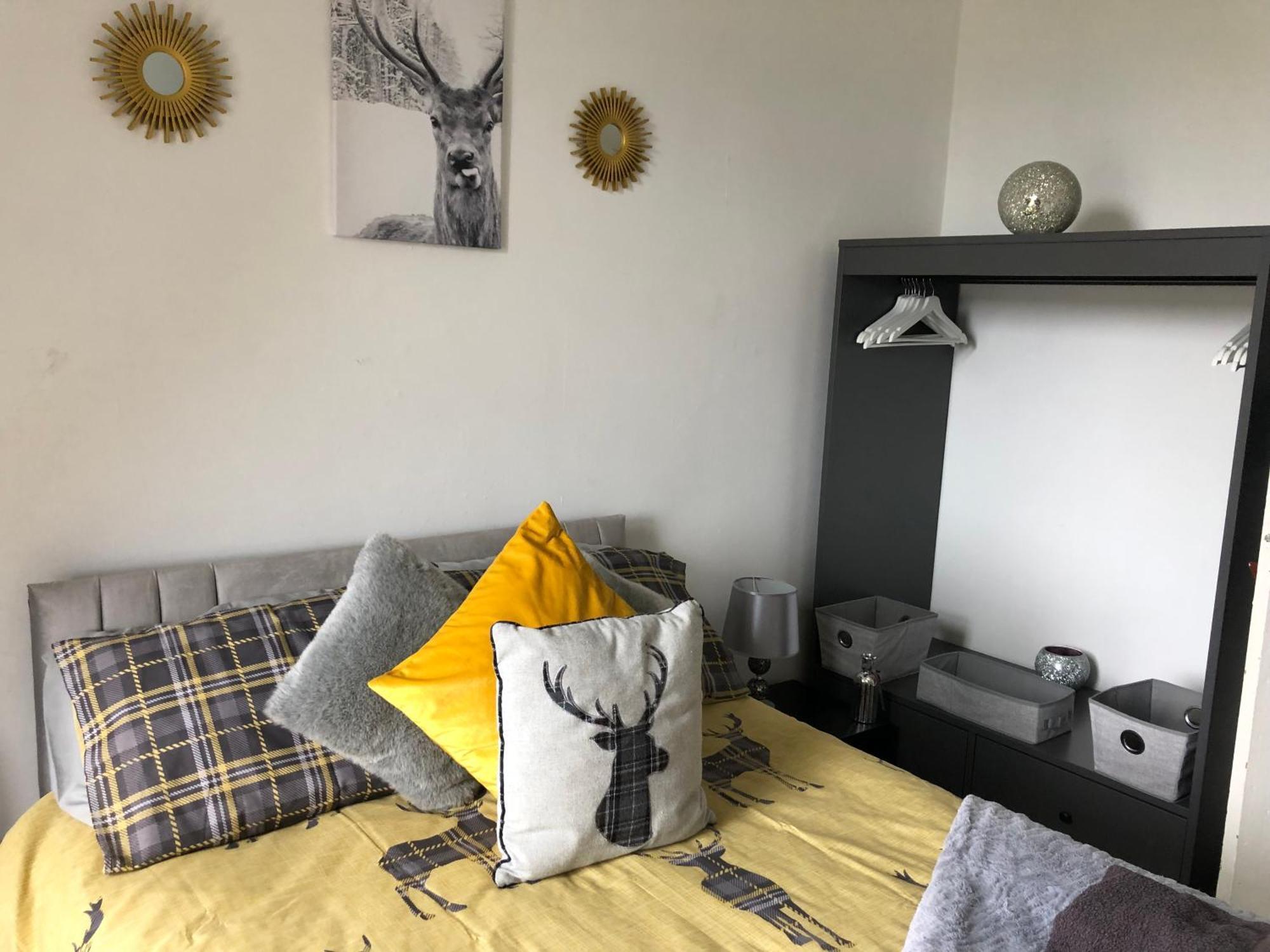 Captivating 2-Bed Apartment In Isle Of Bute รอธเซย์ ภายนอก รูปภาพ