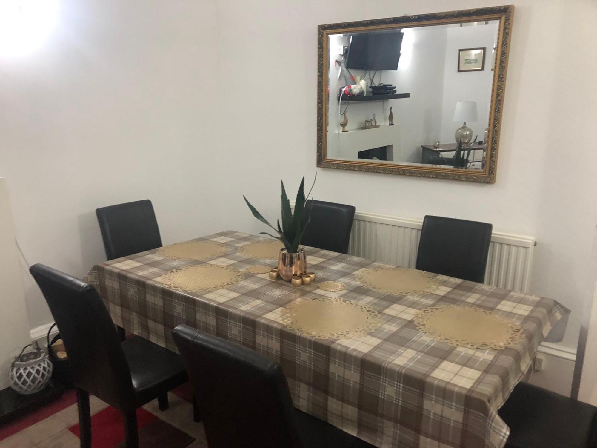 Captivating 2-Bed Apartment In Isle Of Bute รอธเซย์ ภายนอก รูปภาพ