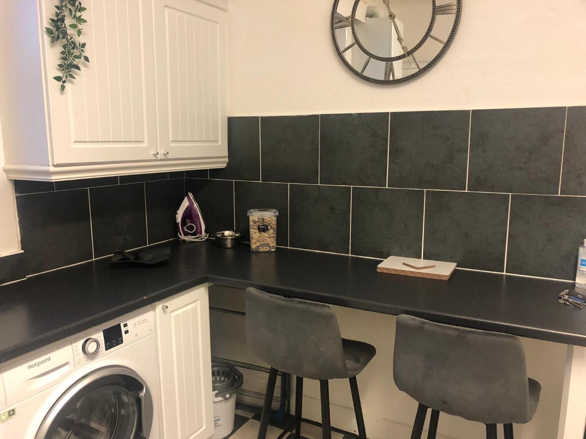 Captivating 2-Bed Apartment In Isle Of Bute รอธเซย์ ภายนอก รูปภาพ